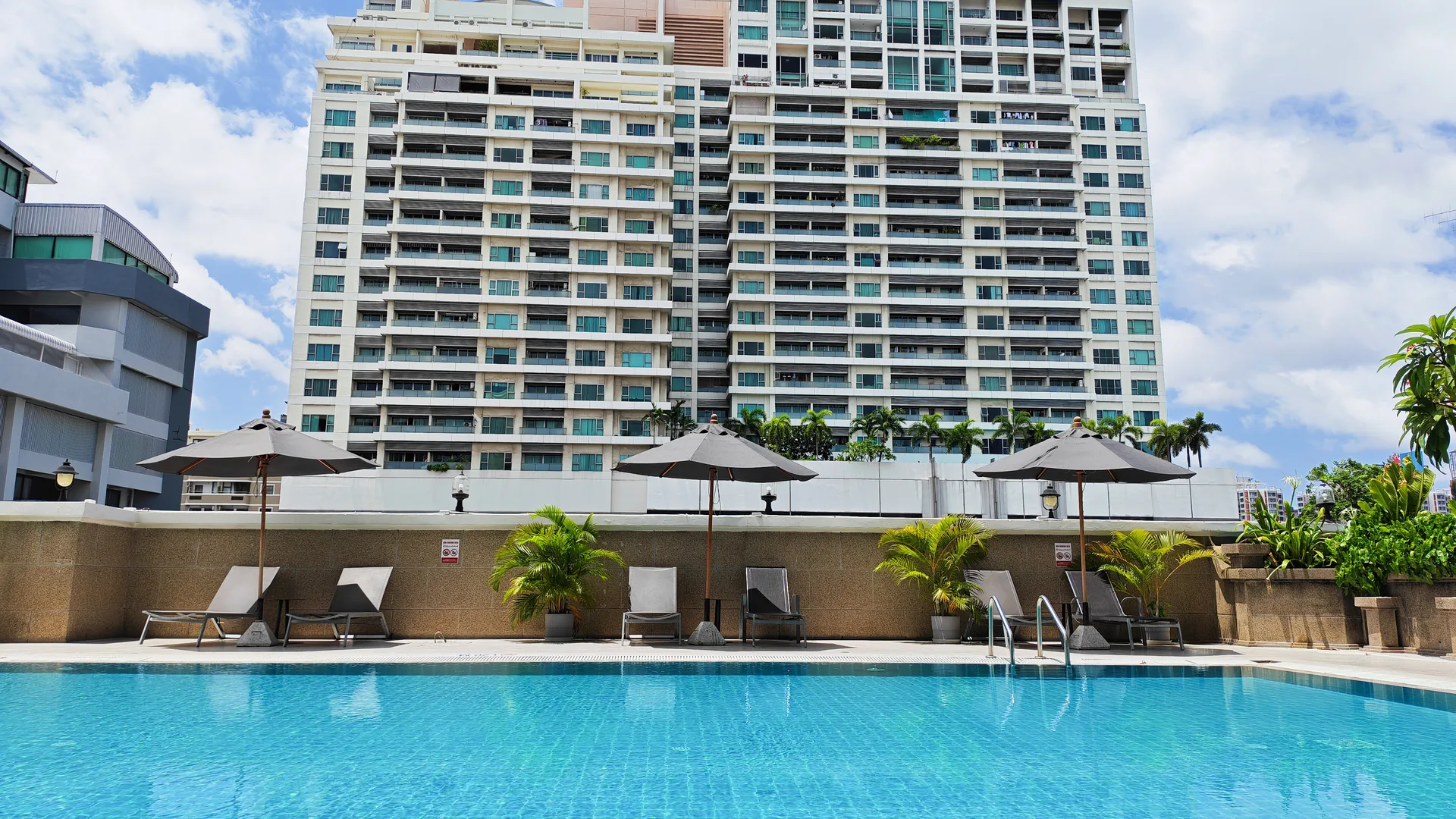 Forum Park Hotel swimming pool
