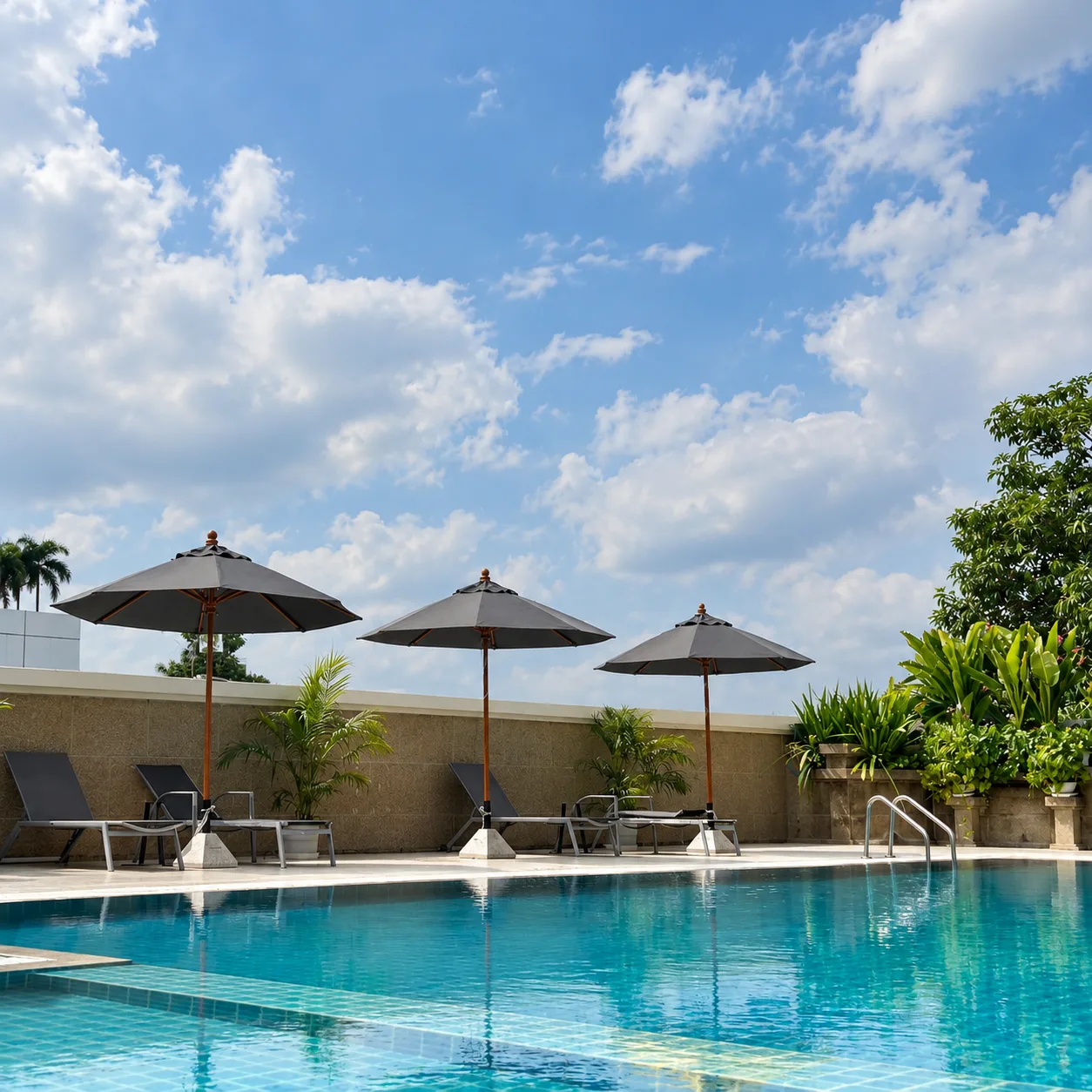 Forum Park Hotel swimming pool