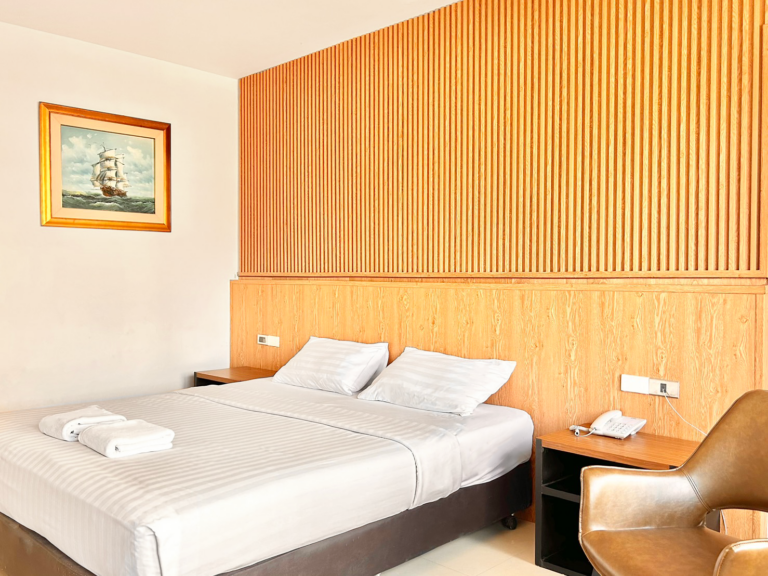 Forum Park Hotel : Deluxe King or Twin Balcony